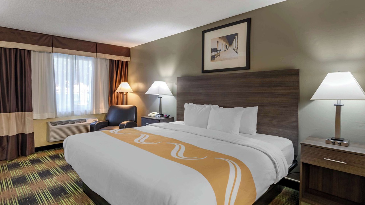 Photo of Bedroom in Barstow