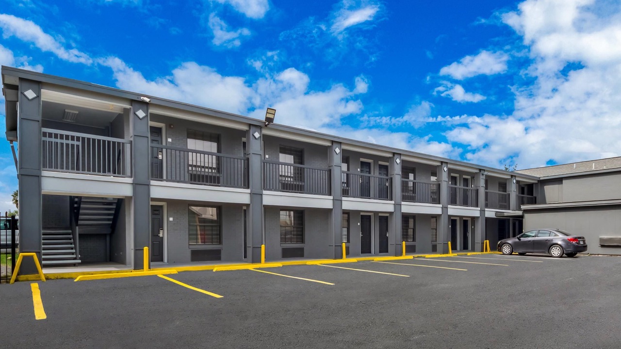 Photo of Outdoor in Western Division