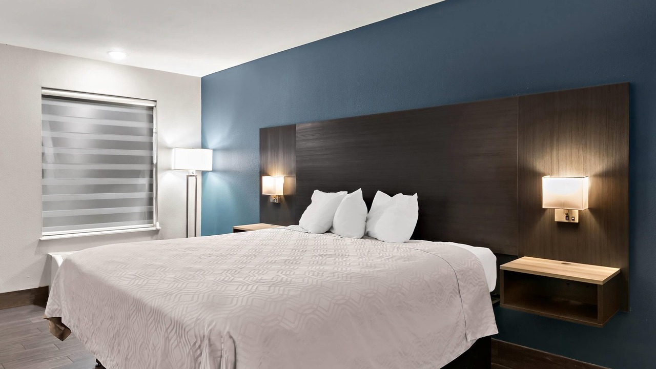 Photo of Bedroom in Western Division
