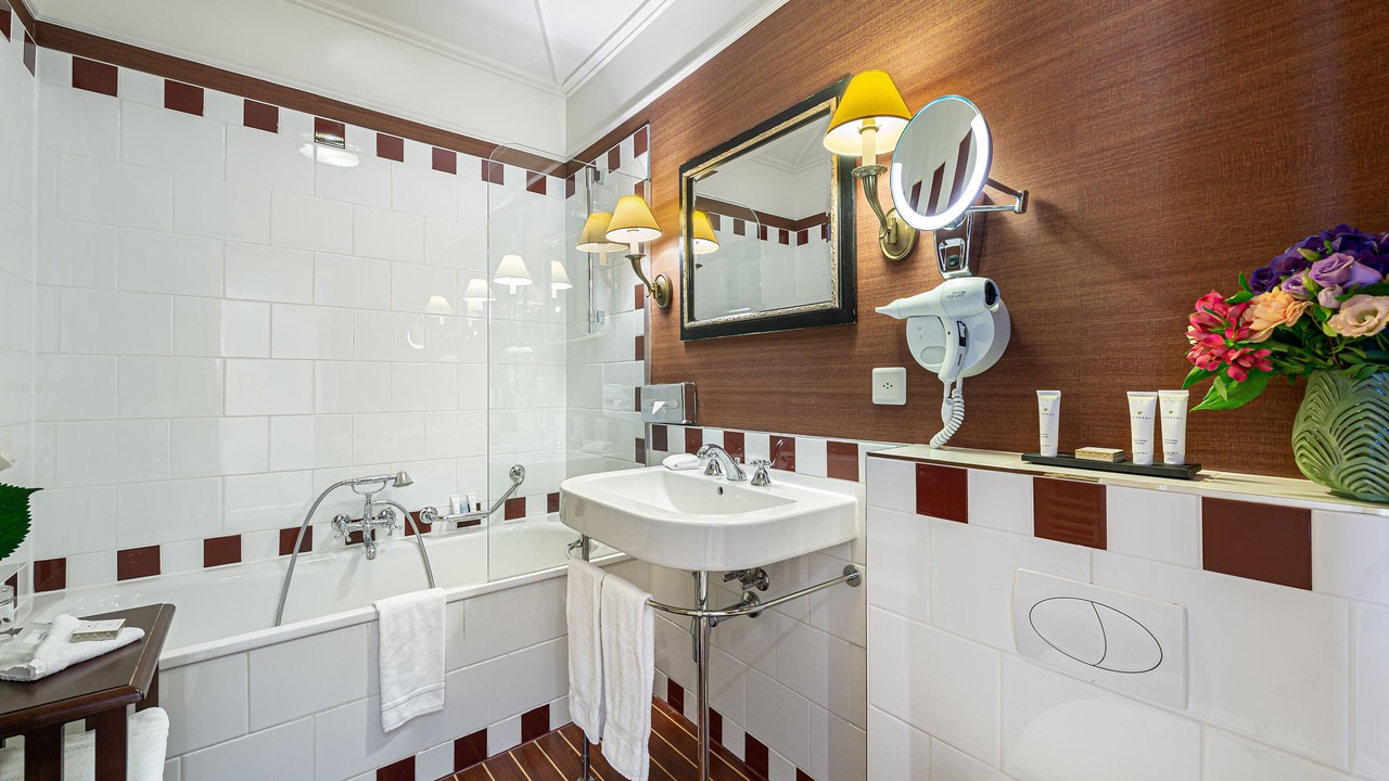 Photo of Bathroom in Paquis-Temple