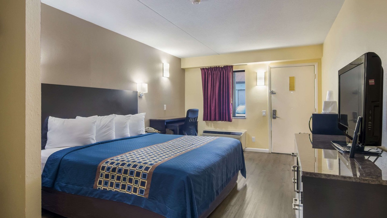 Photo of Bedroom in Monroeville