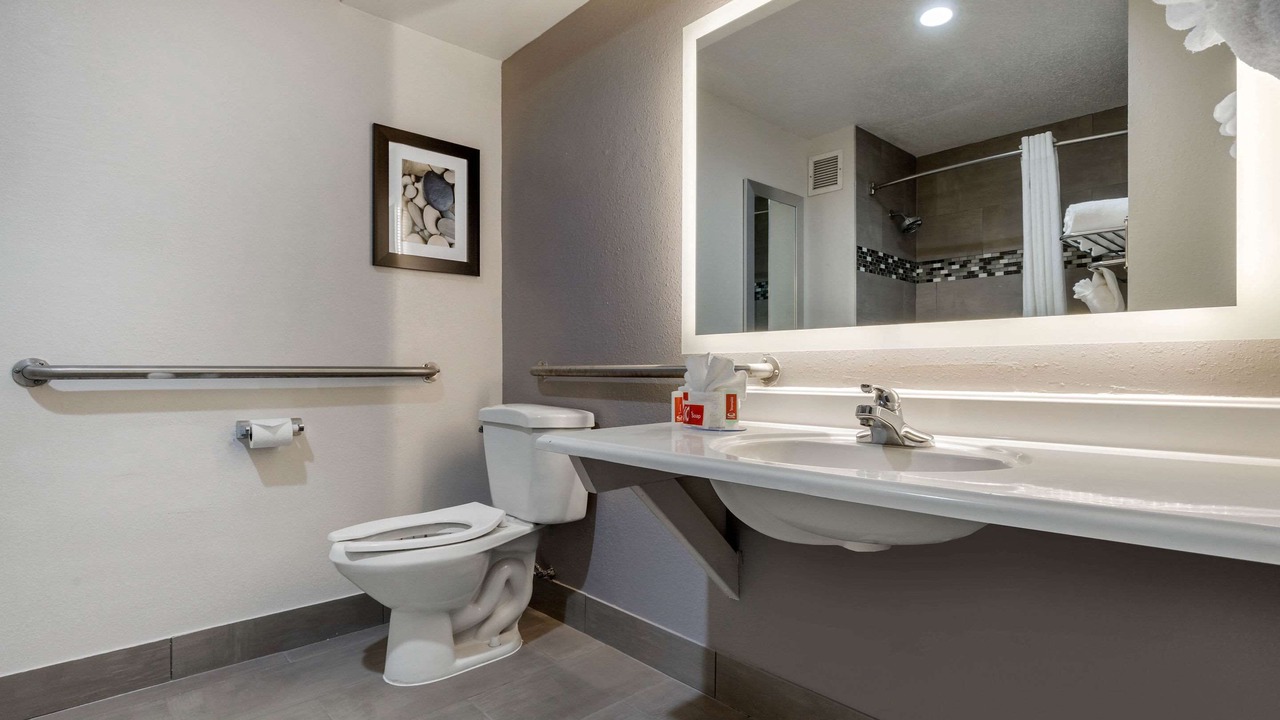 Photo of Bathroom in Red Hill