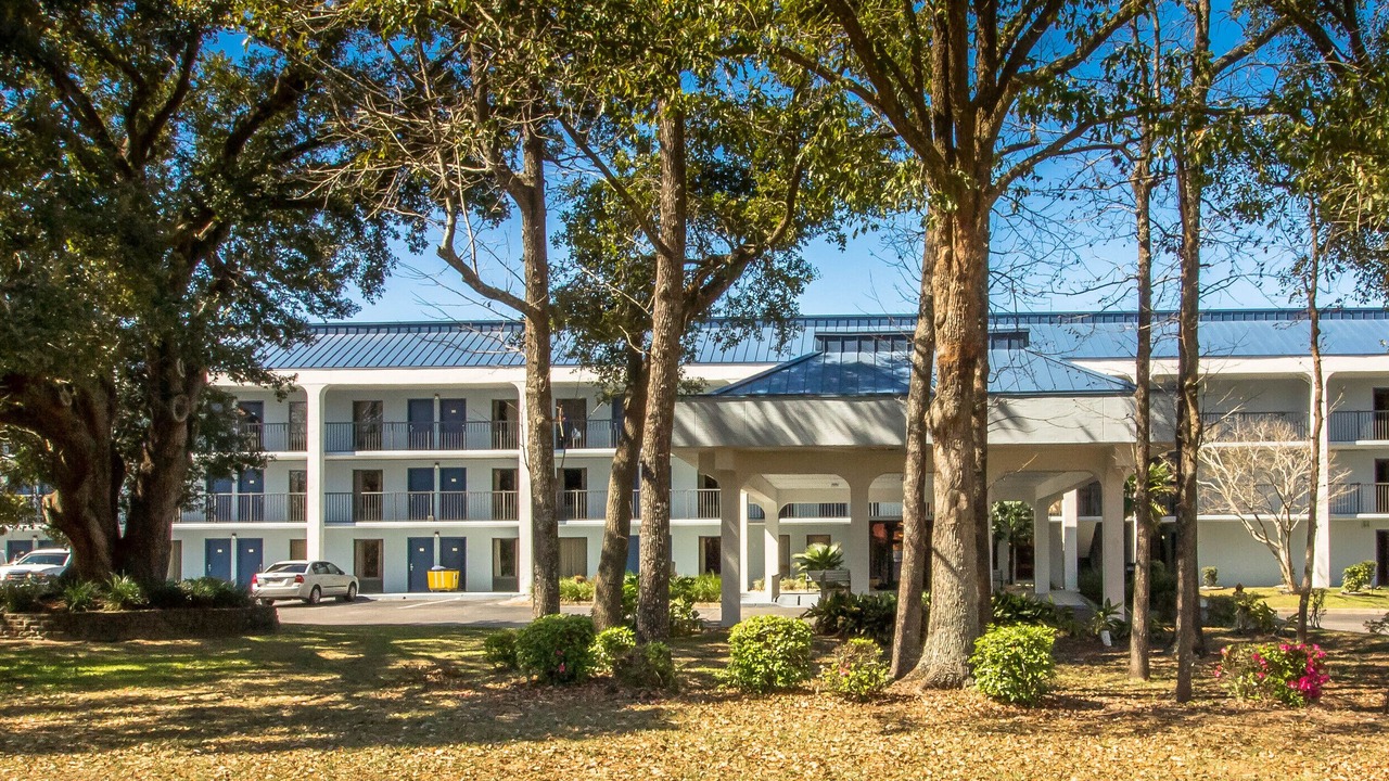 Photo of Buildings in Ferry Pass