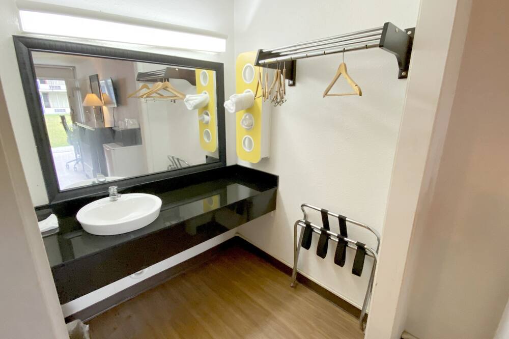 Photo of Bathroom in New Llano