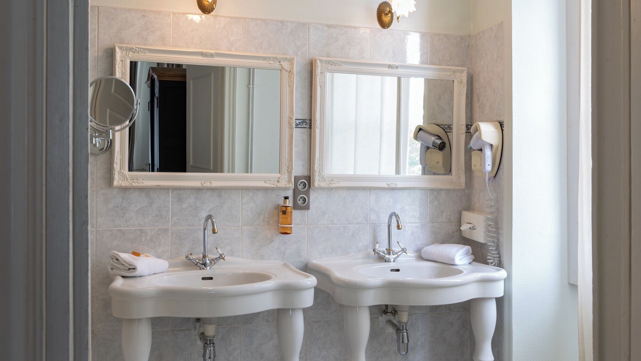 Photo of Bathroom in Downtown Angers