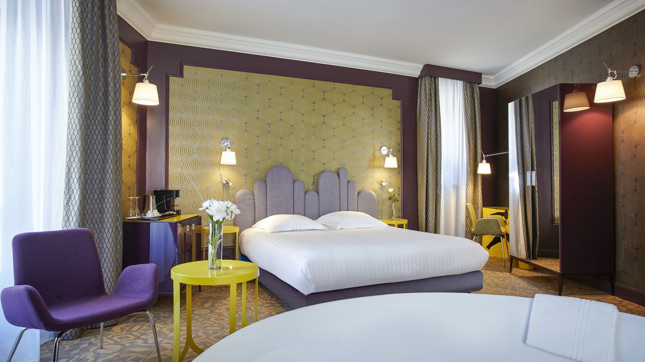 Photo of Bedroom in Comedie