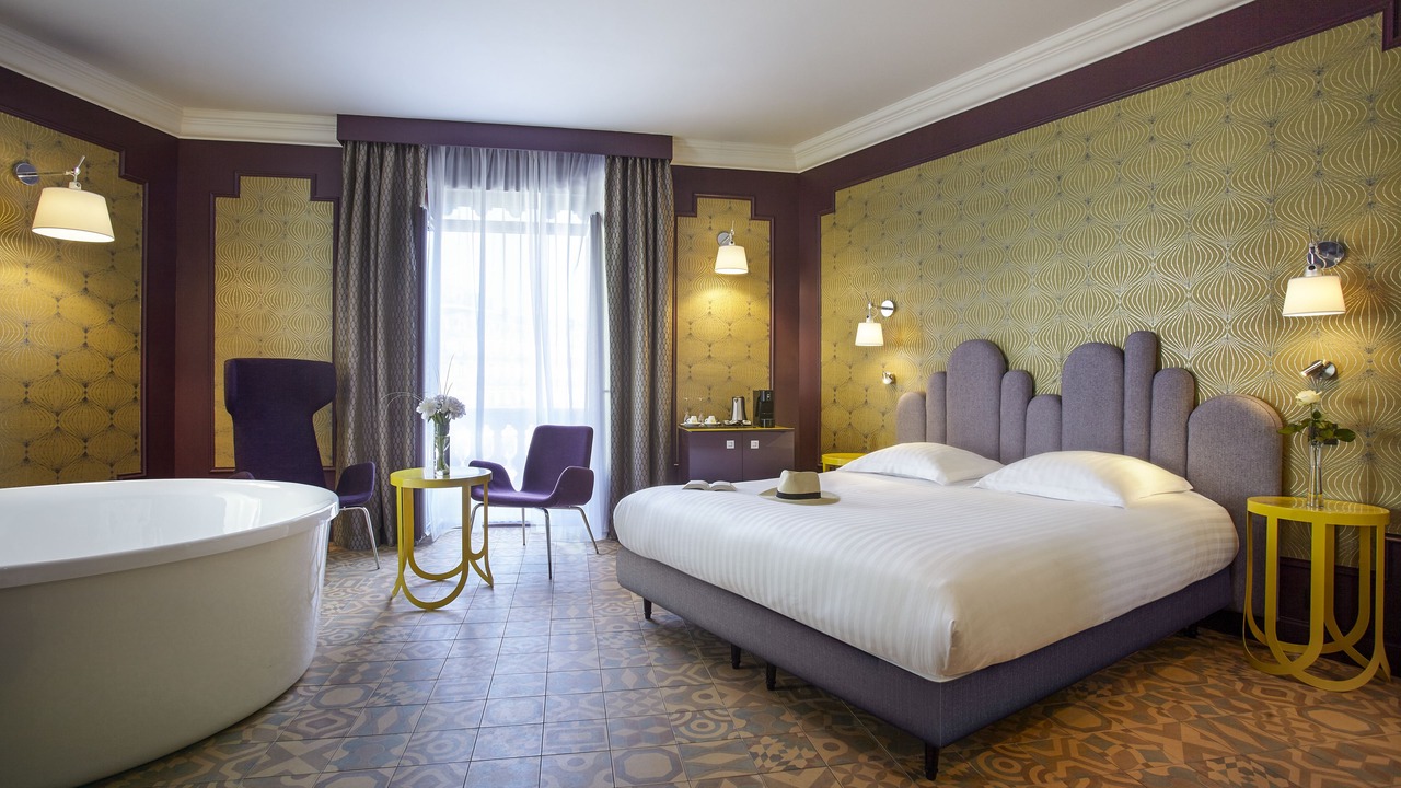 Photo of Bedroom in Comedie