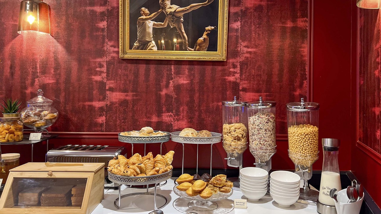 Photo of Others in Comedie