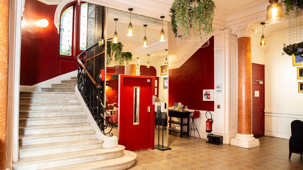 Photo of Others in Comedie