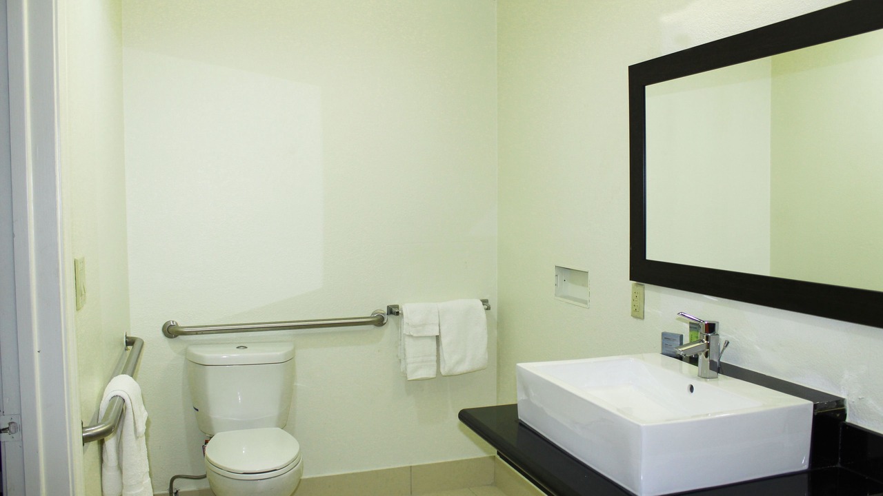 Photo of Bathroom in Buckner Terrace - Everglade Park