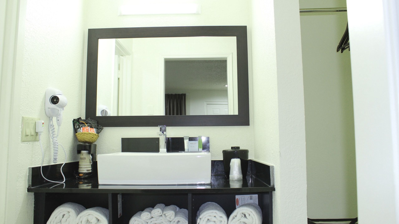 Photo of Bathroom in Buckner Terrace - Everglade Park