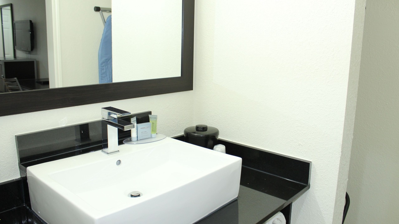 Photo of Bathroom in Buckner Terrace - Everglade Park