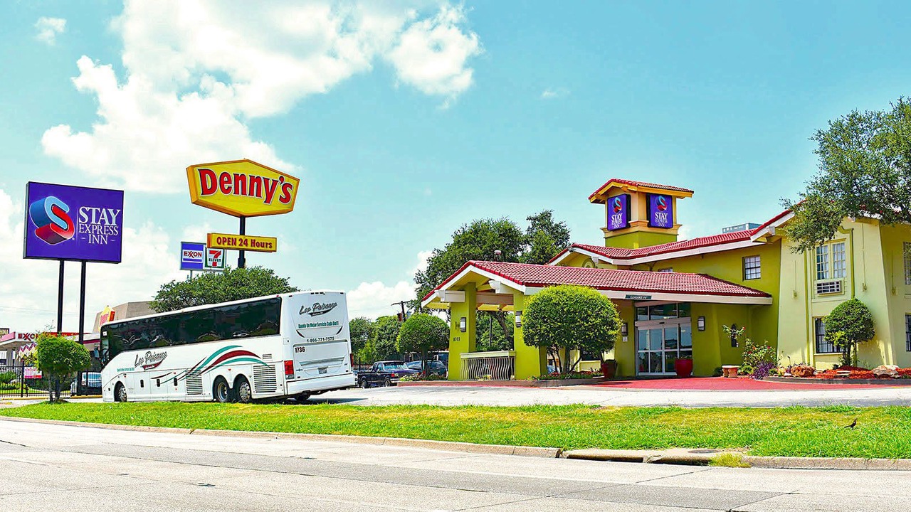 Photo of Outdoor in Buckner Terrace - Everglade Park