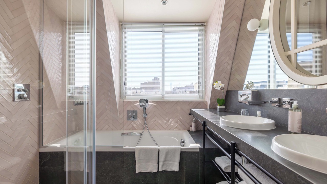 Photo of Bathroom in Chaussee-d'Antin
