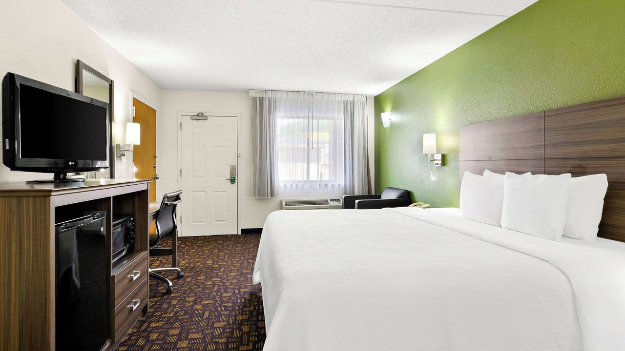 Photo of Bedroom in Salem