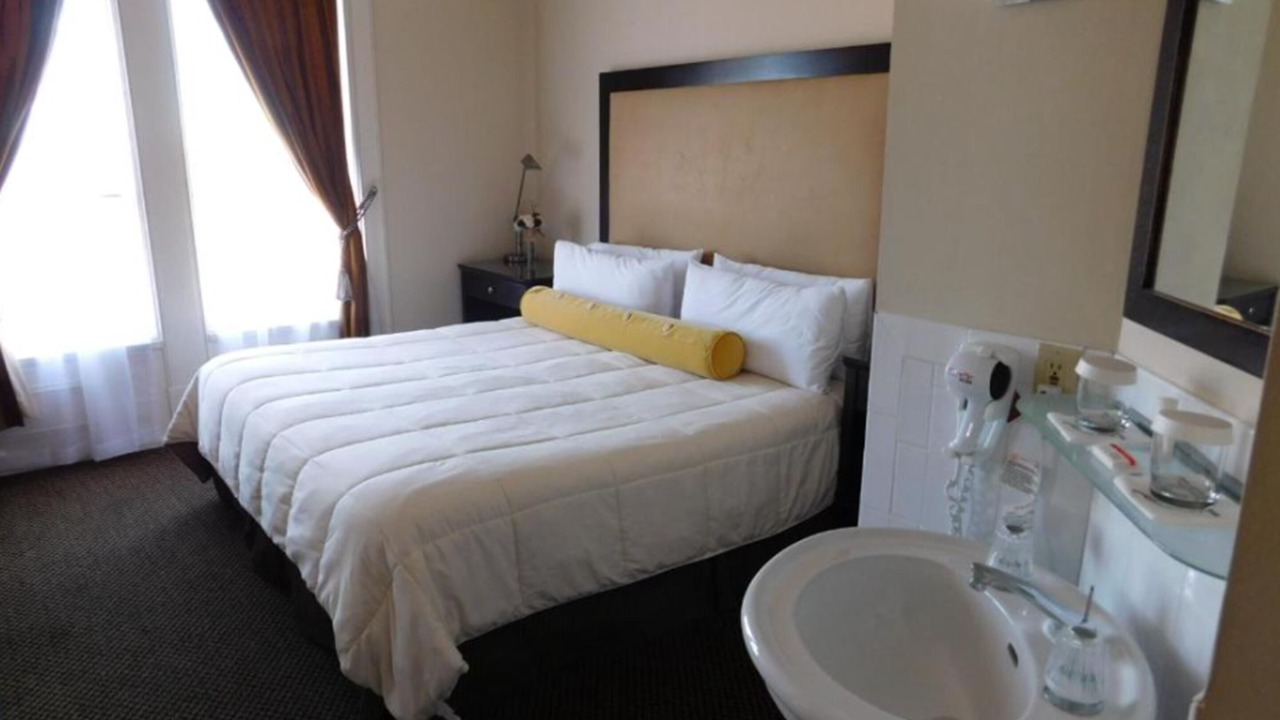 Photo of Bedroom in Downtown Oakland