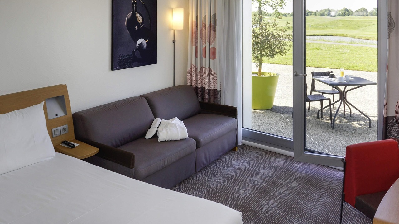 Photo of Bedroom in Magny-les-Hameaux