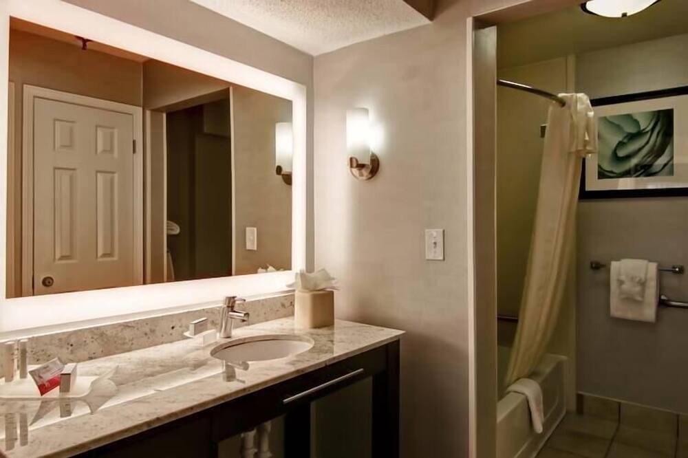 Photo of Bathroom in White Station