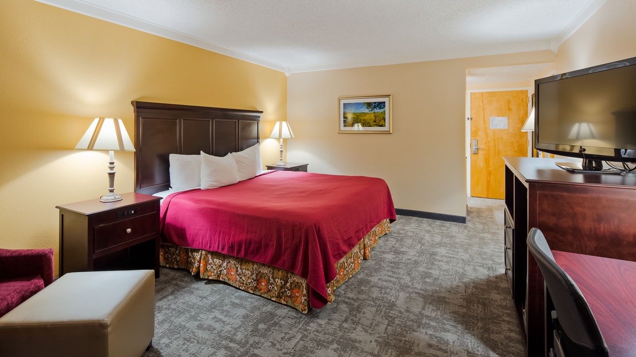 Photo of Bedroom in Eureka Springs Historic District
