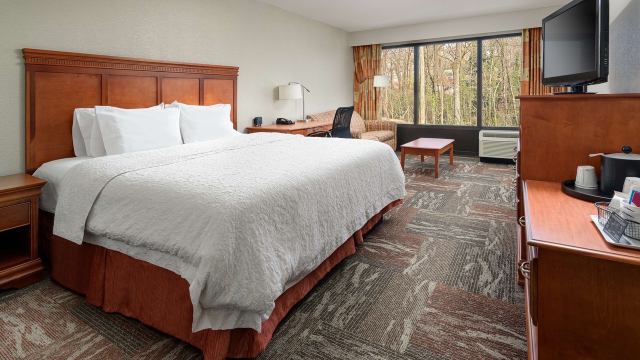 Photo of Bedroom in Oak Ridge