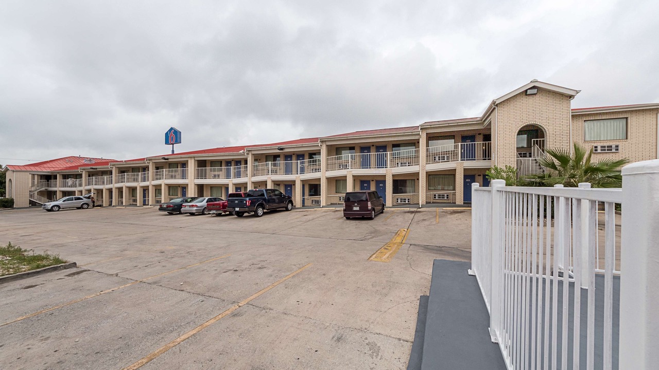Photo of Outdoor in Vance Jackson