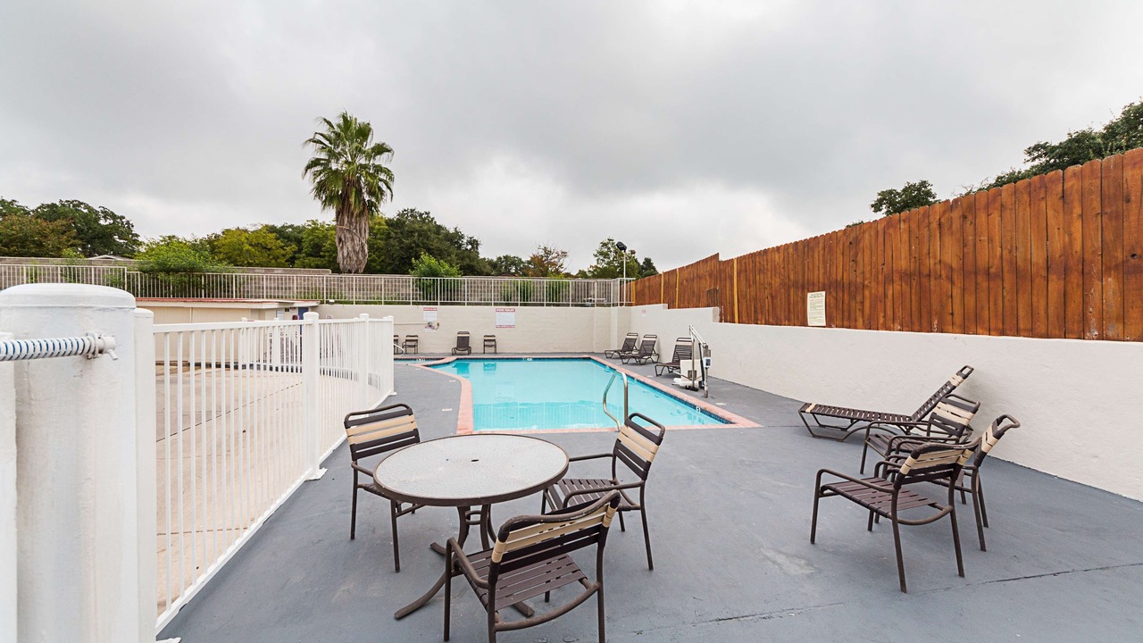 Photo of Outdoor in Vance Jackson