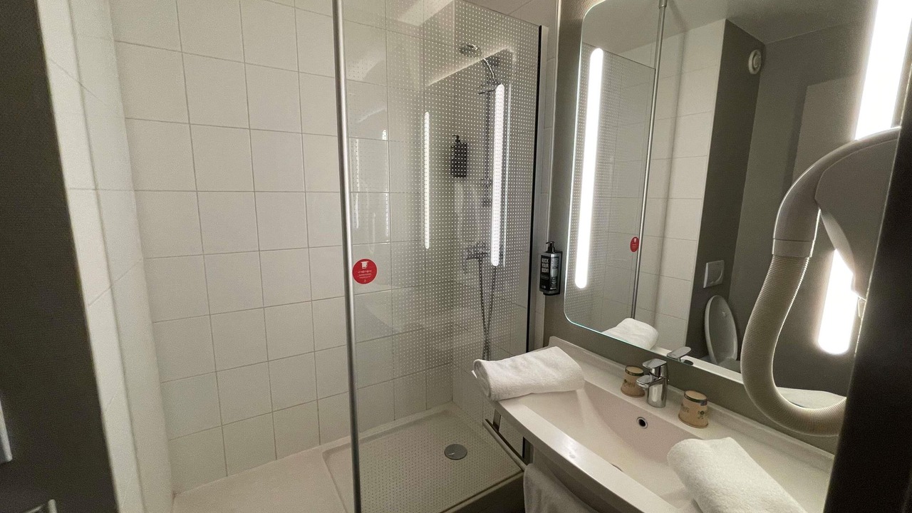 Photo of Bedroom in Royallieu Pompidou