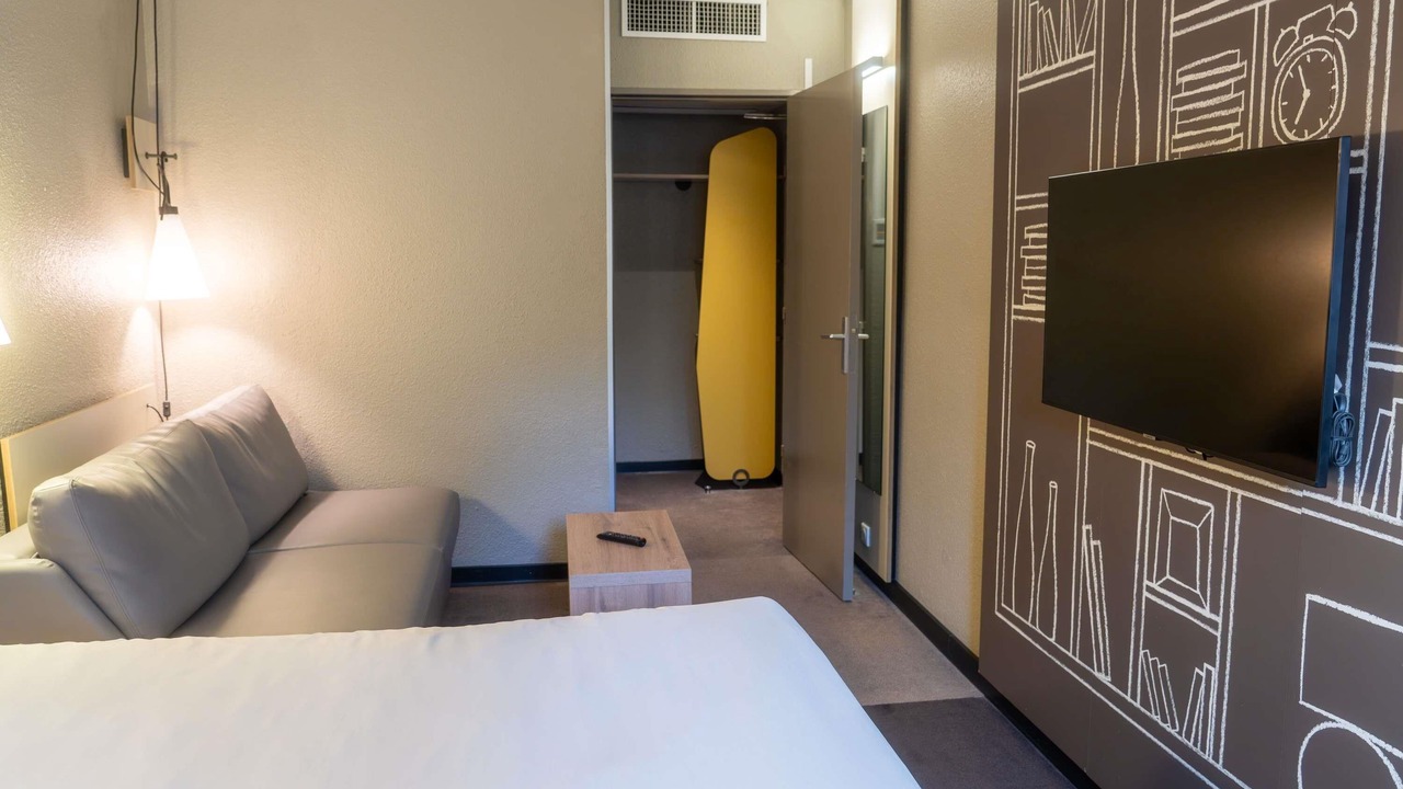 Photo of Bedroom in Royallieu Pompidou