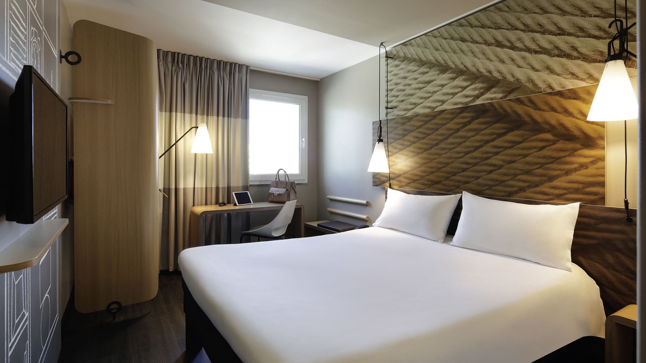 Photo of Bedroom in Royallieu Pompidou