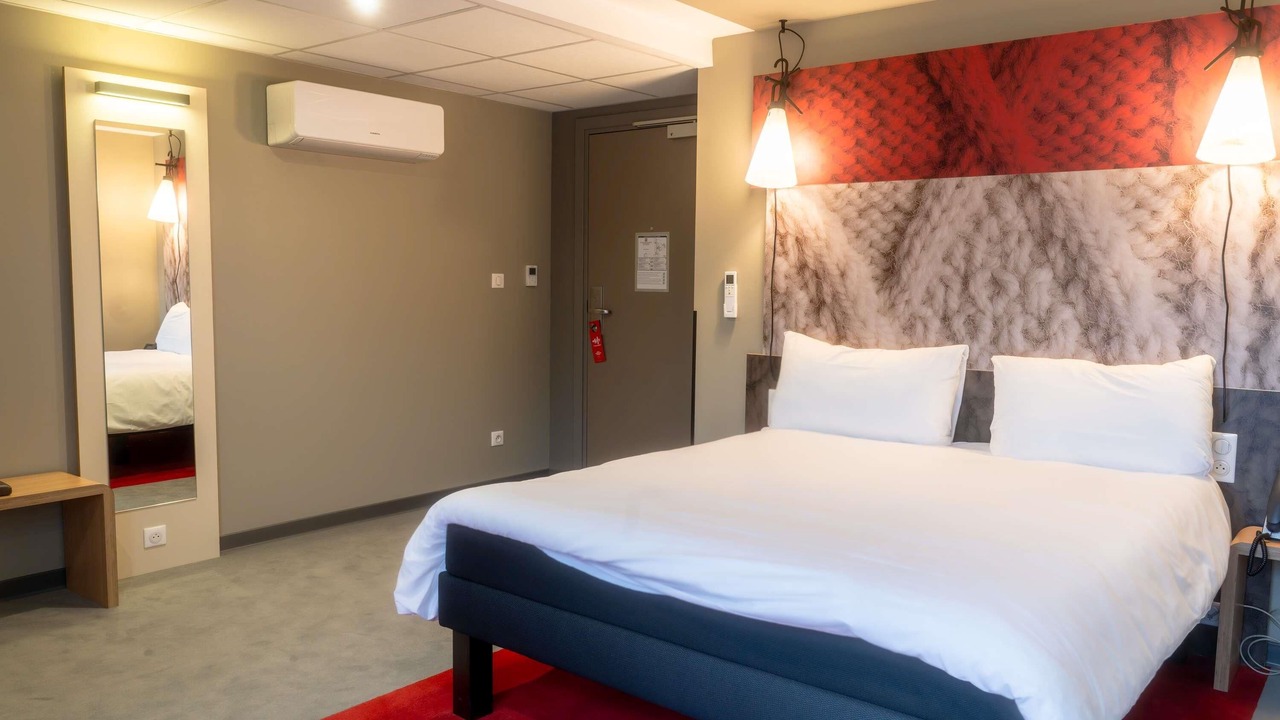 Photo of Bedroom in Royallieu Pompidou