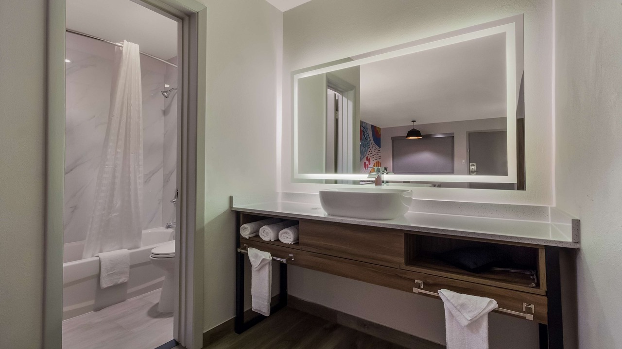 Photo of Bathroom in Woodlake - Briar Meadow