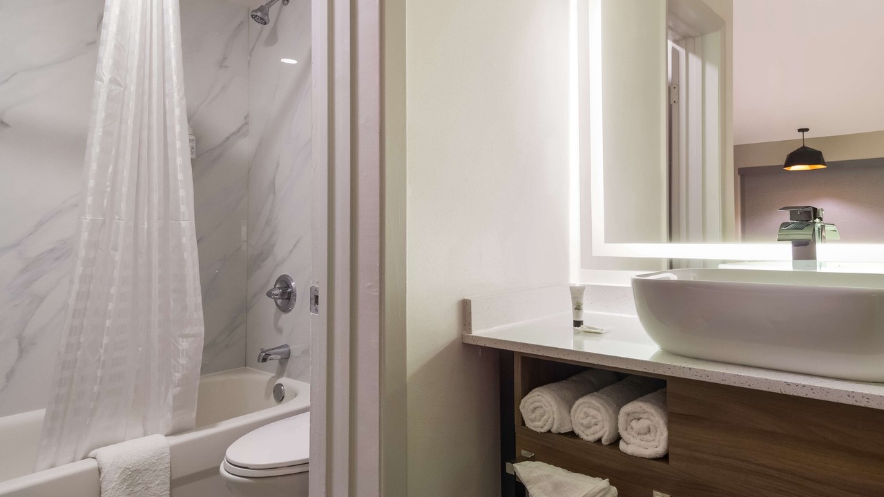 Photo of Bathroom in Woodlake - Briar Meadow