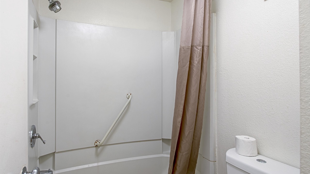 Photo of Bathroom in Willoughby Spit
