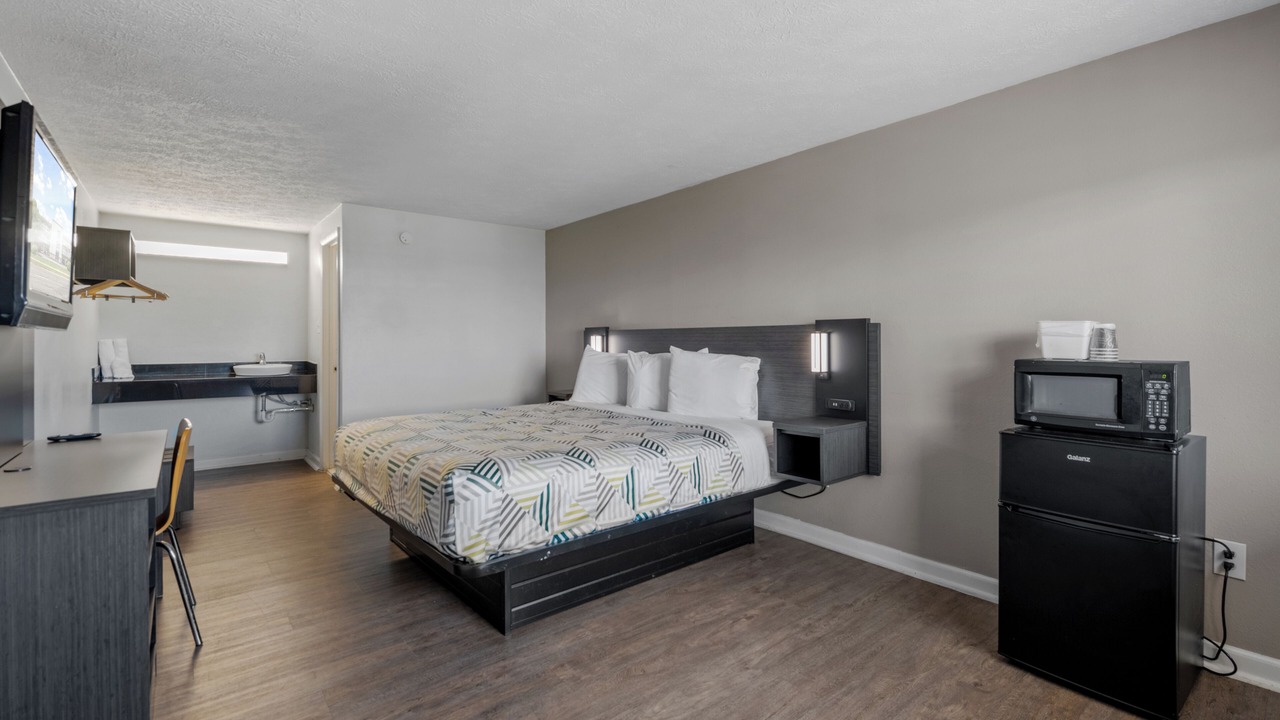 Photo of Bedroom in Willoughby Spit