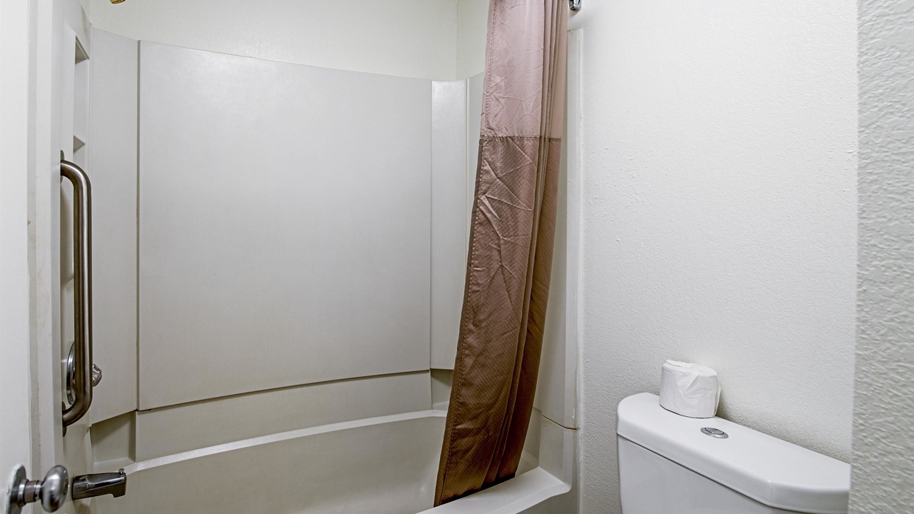 Photo of Bathroom in Willoughby Spit