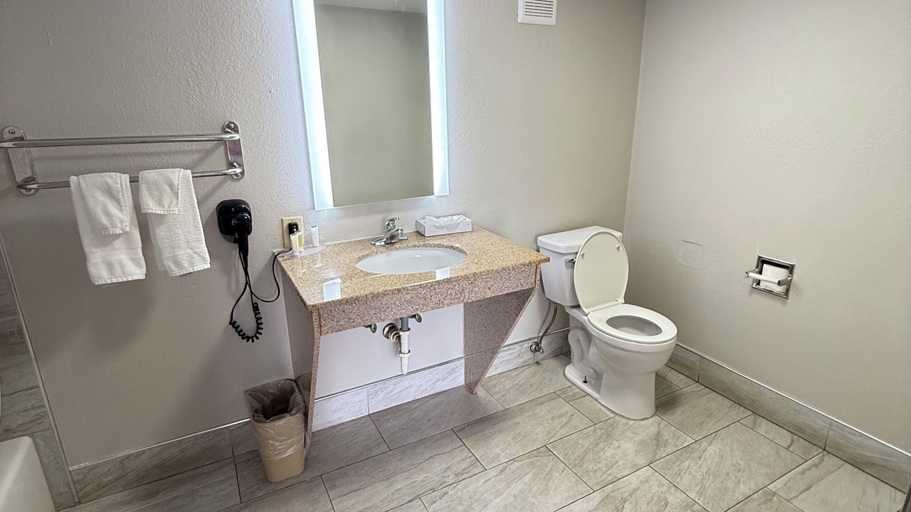 Photo of Bathroom in Shorter