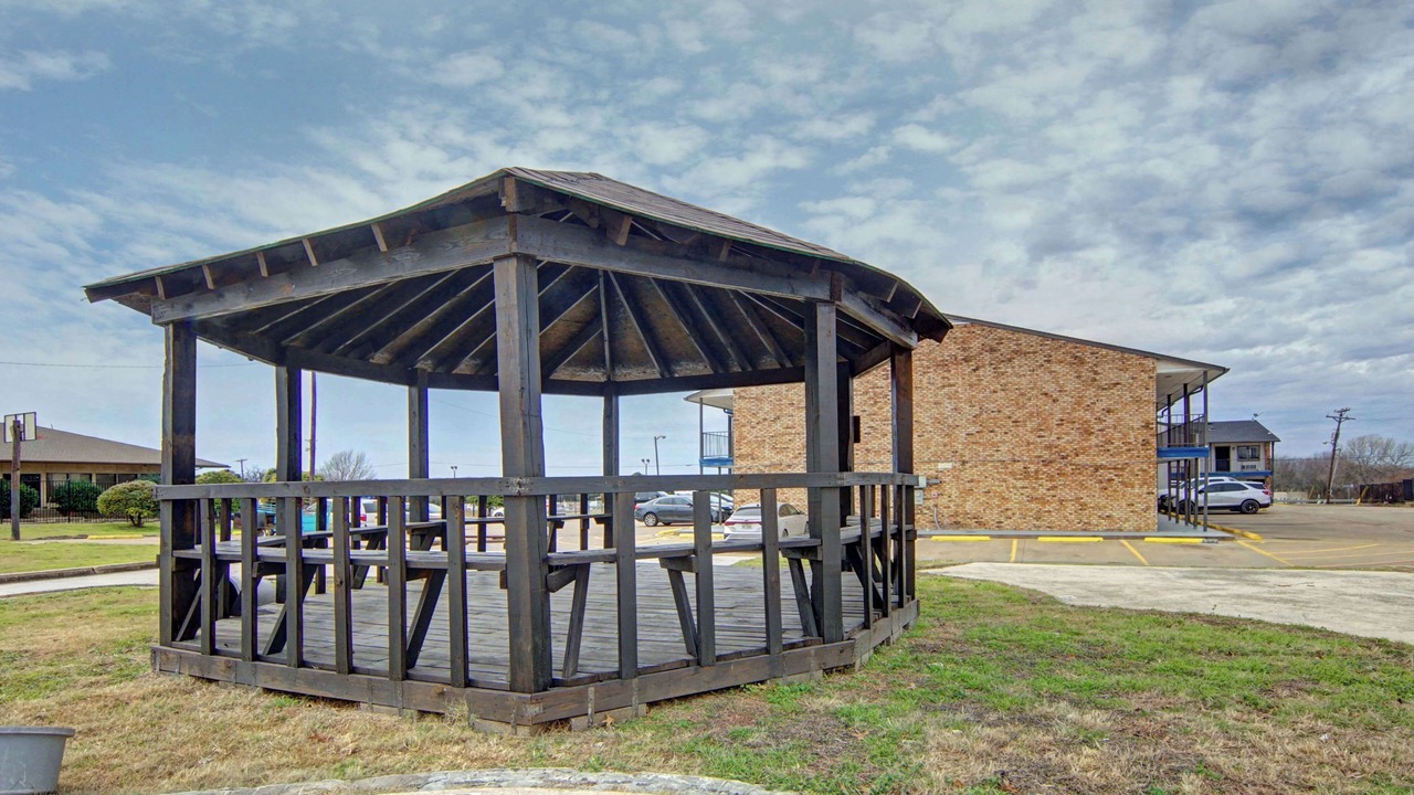 Photo of Outdoor in Red Oak