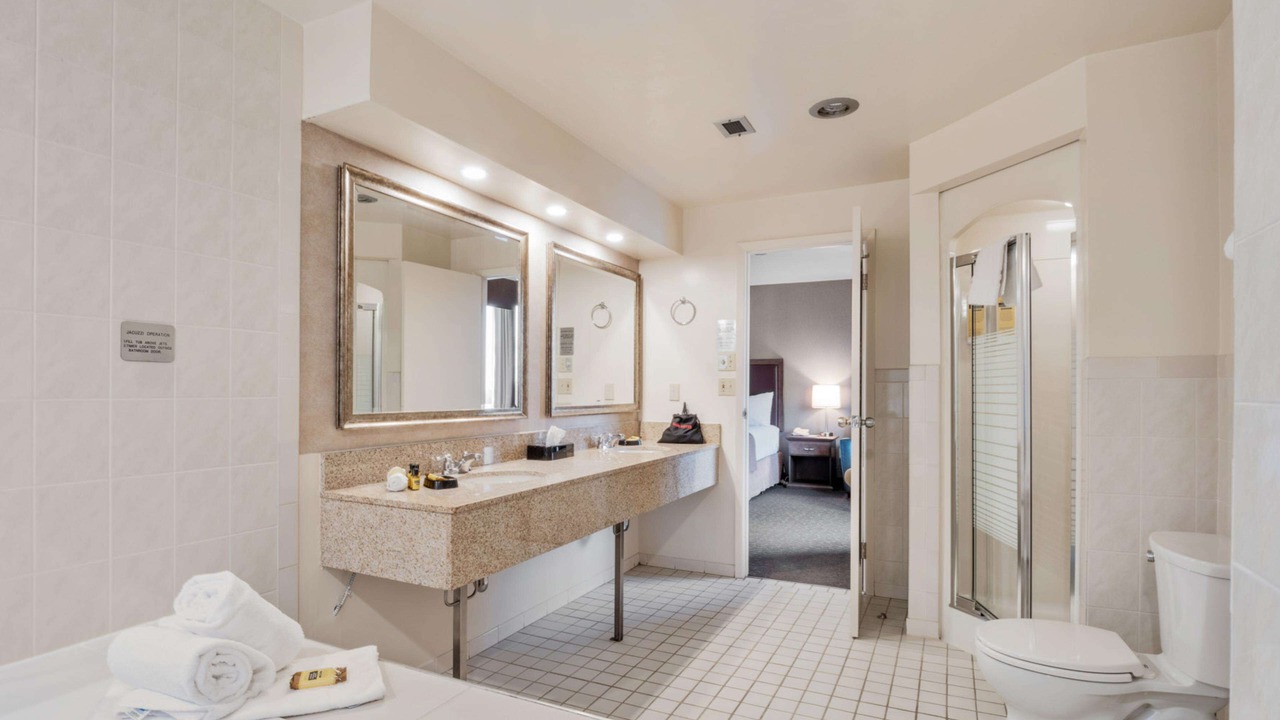 Photo of Bathroom in Niagara Falls