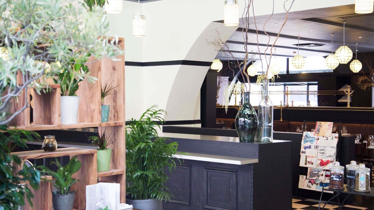 Photo of Others in Necker