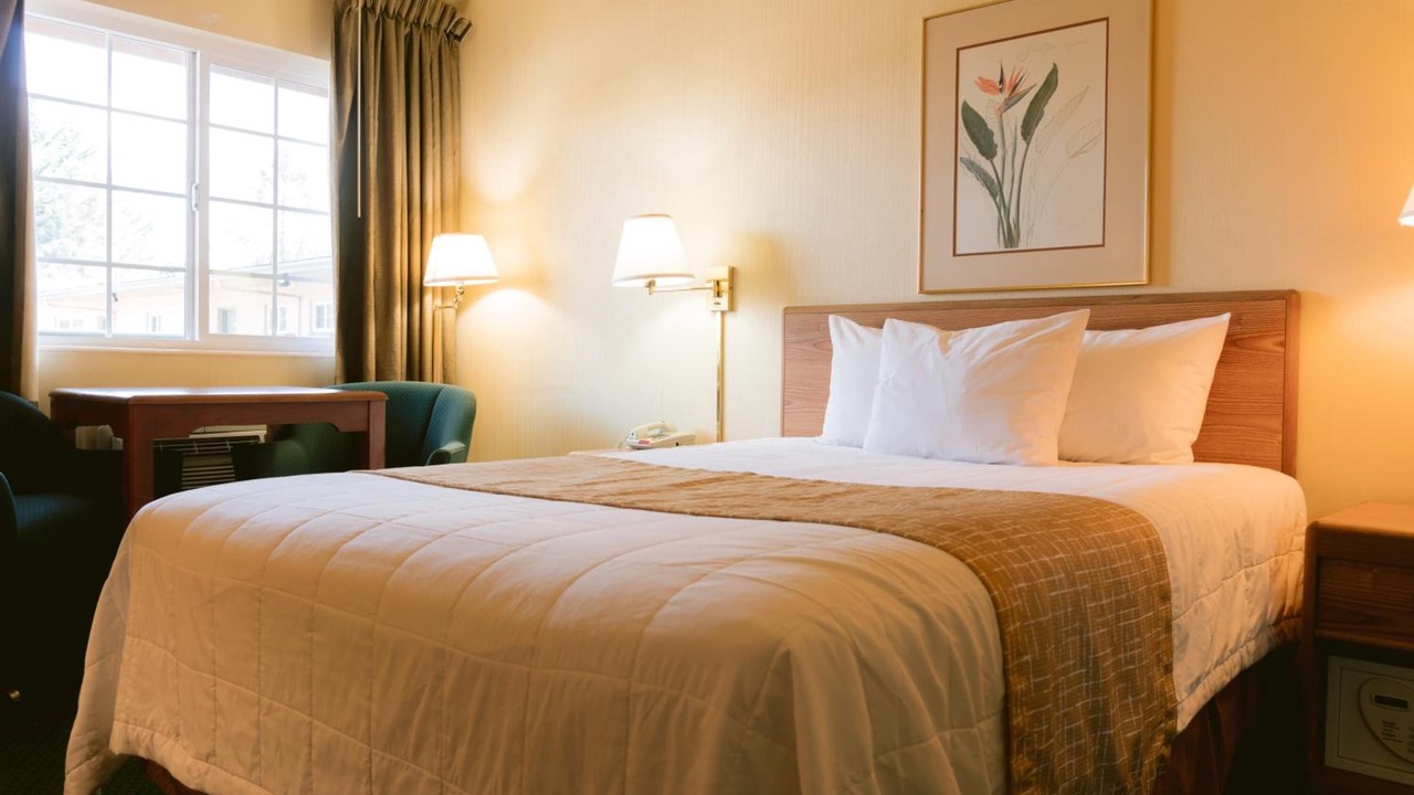 Photo of Bedroom in Roseburg