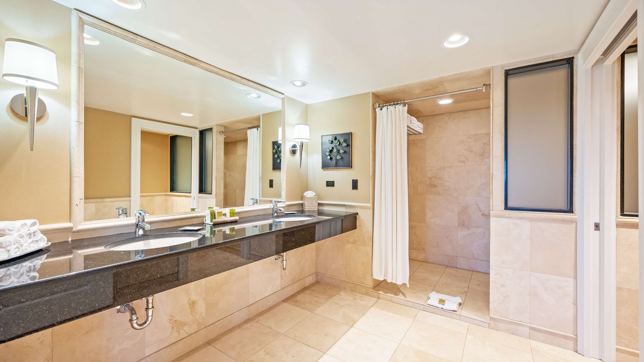 Photo of Bathroom in Oakbrook Terrace
