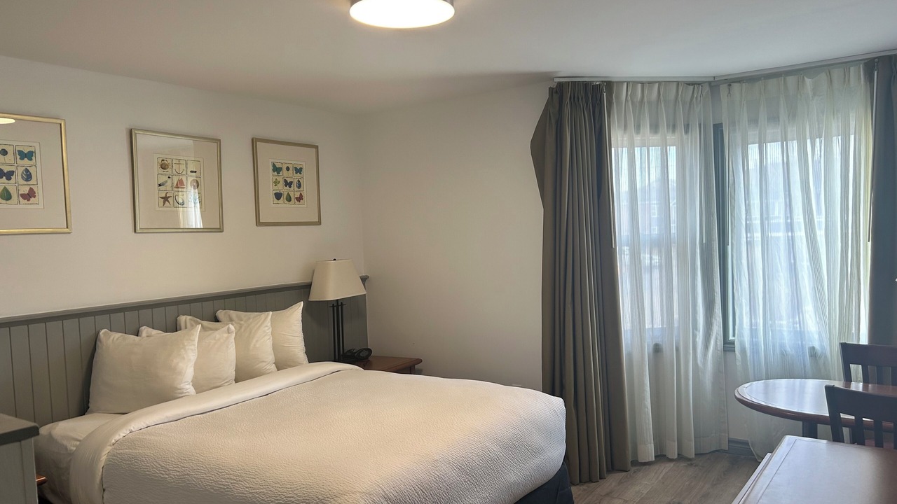 Photo of Bedroom in Queens Square