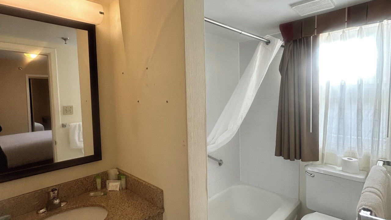 Photo of Bathroom in Queens Square