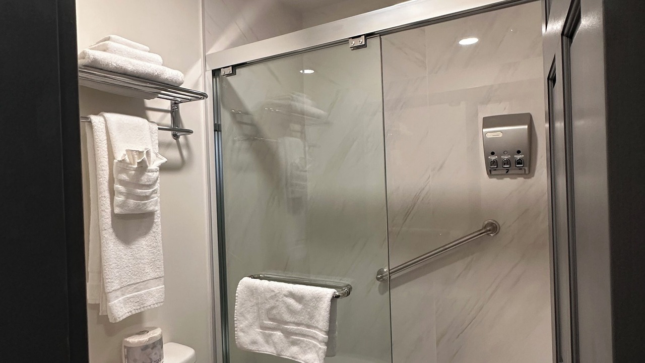 Photo of Bathroom in Queens Square