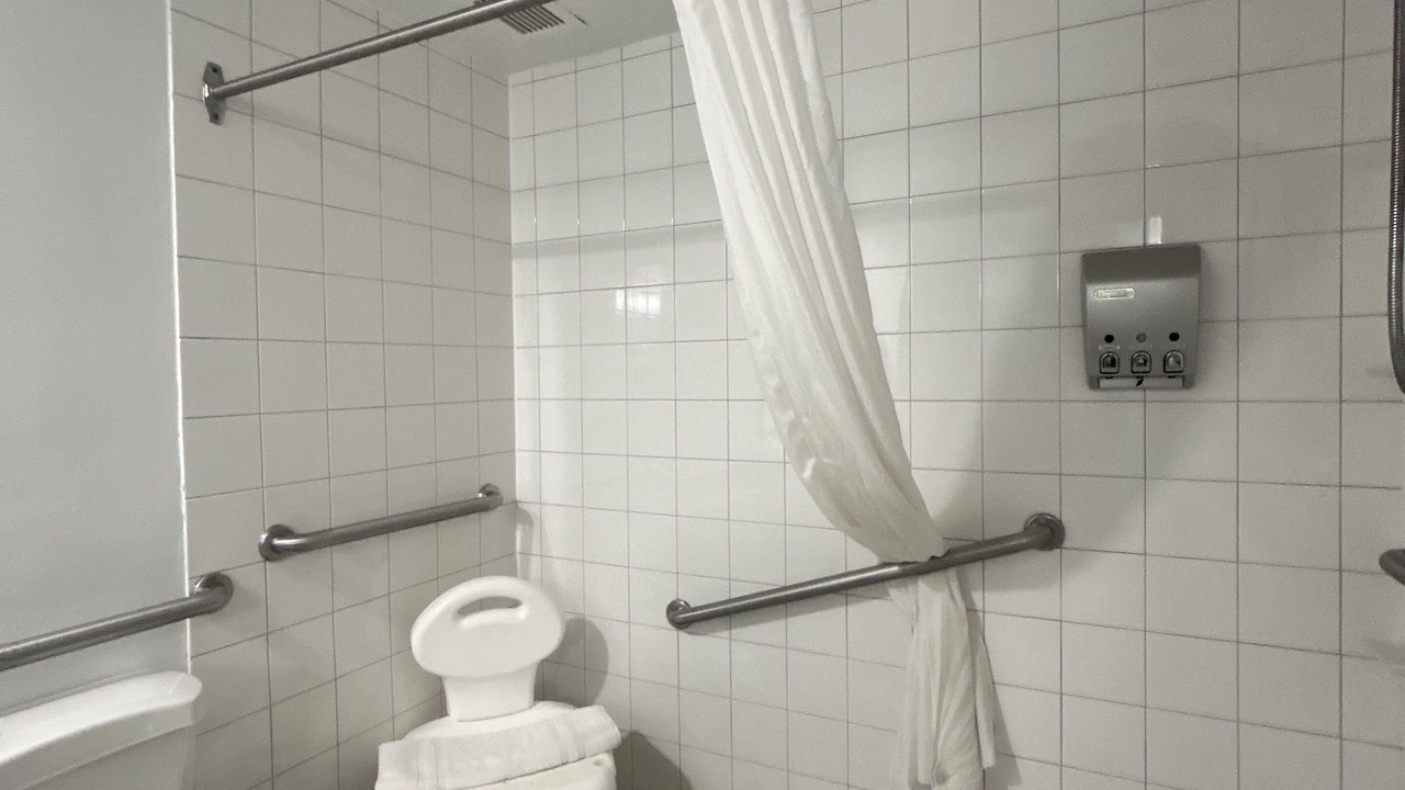 Photo of Bathroom in Queens Square