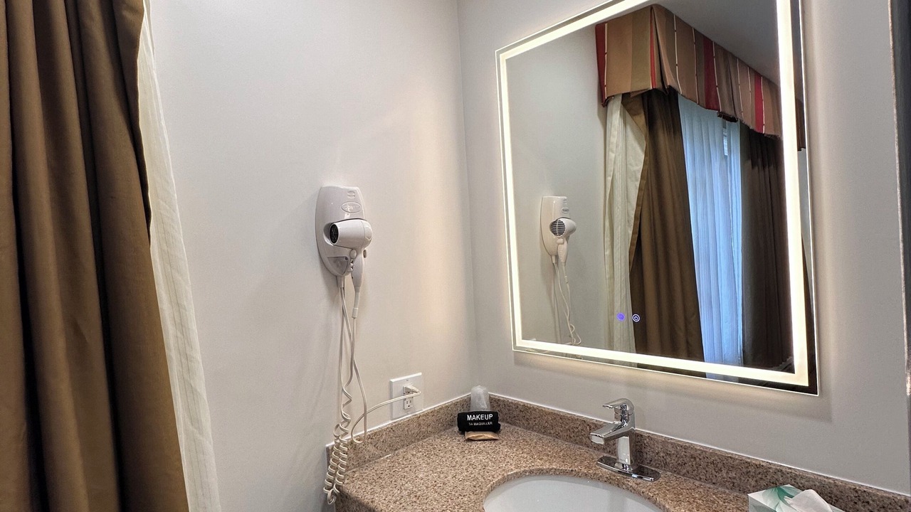 Photo of Bathroom in Queens Square