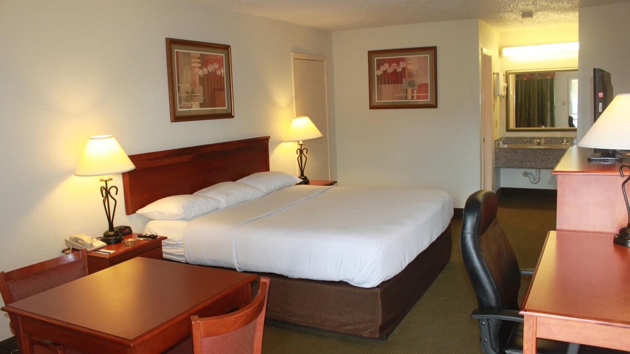 Photo of Bedroom in Luling