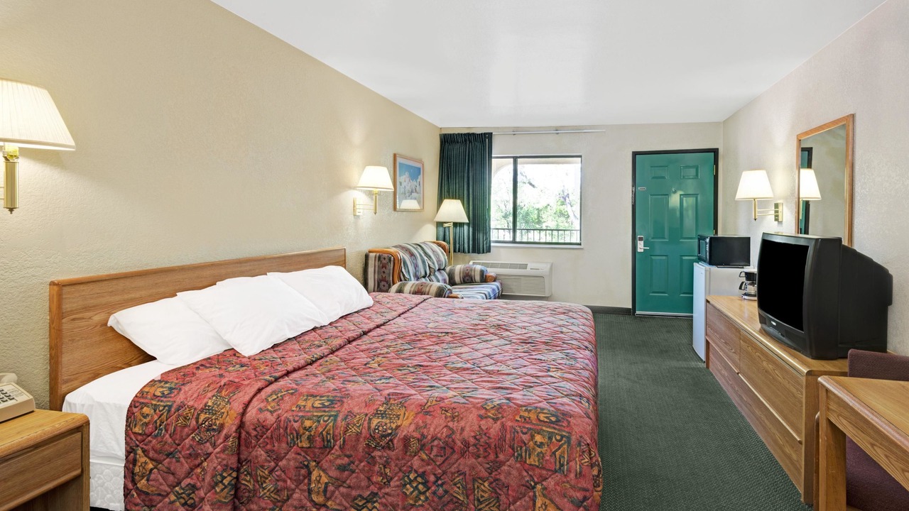Photo of Bedroom in Espanola