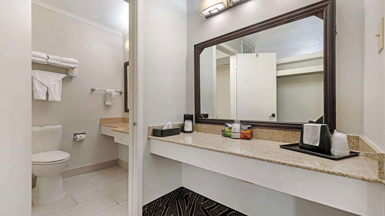 Photo of Bathroom in Dawn