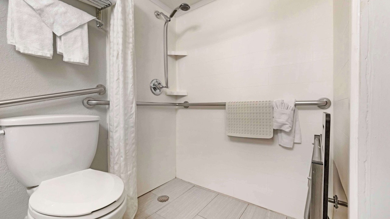Photo of Bathroom in Dawn
